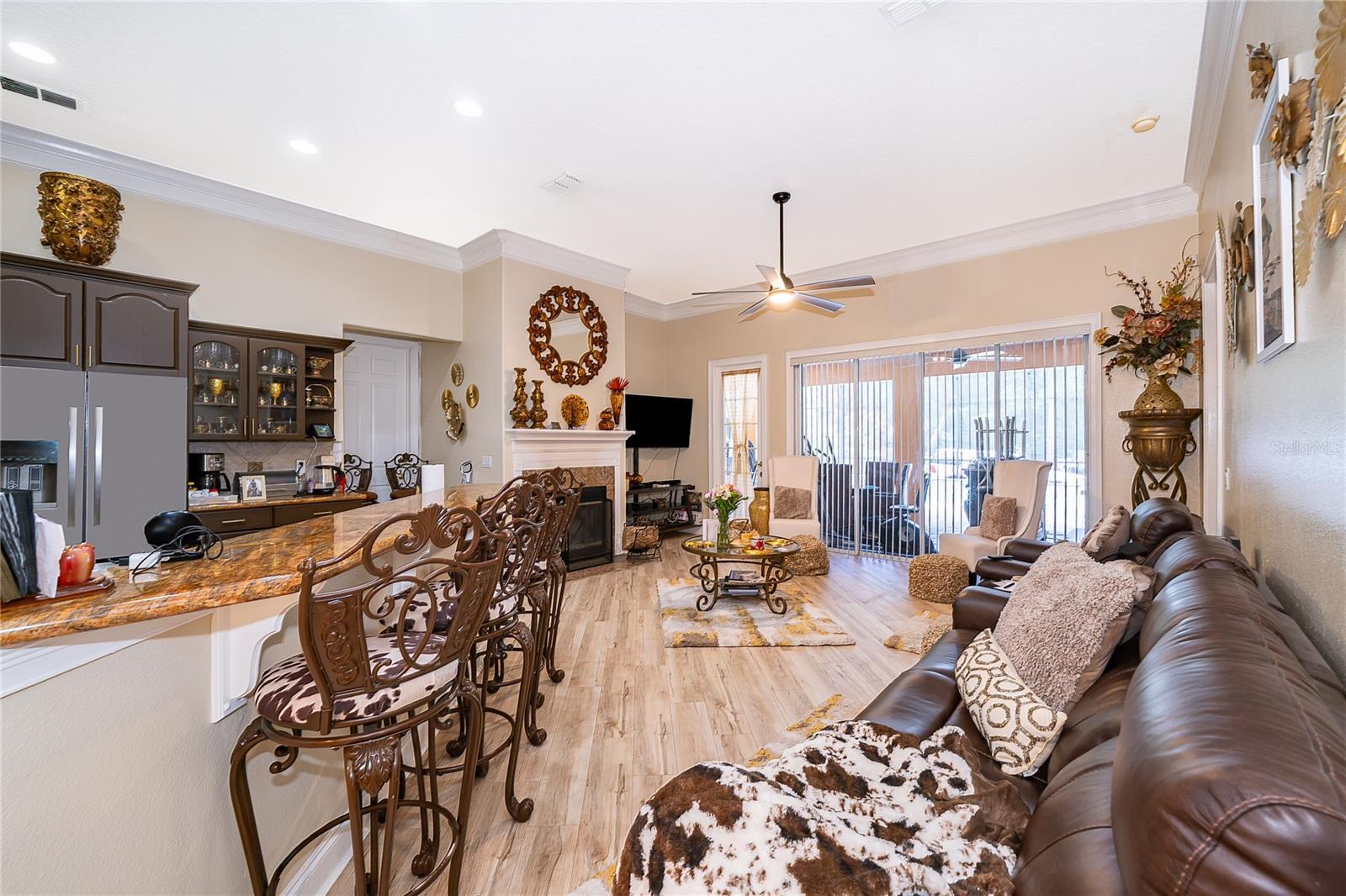 COUNTRY ESTATES - Residential
