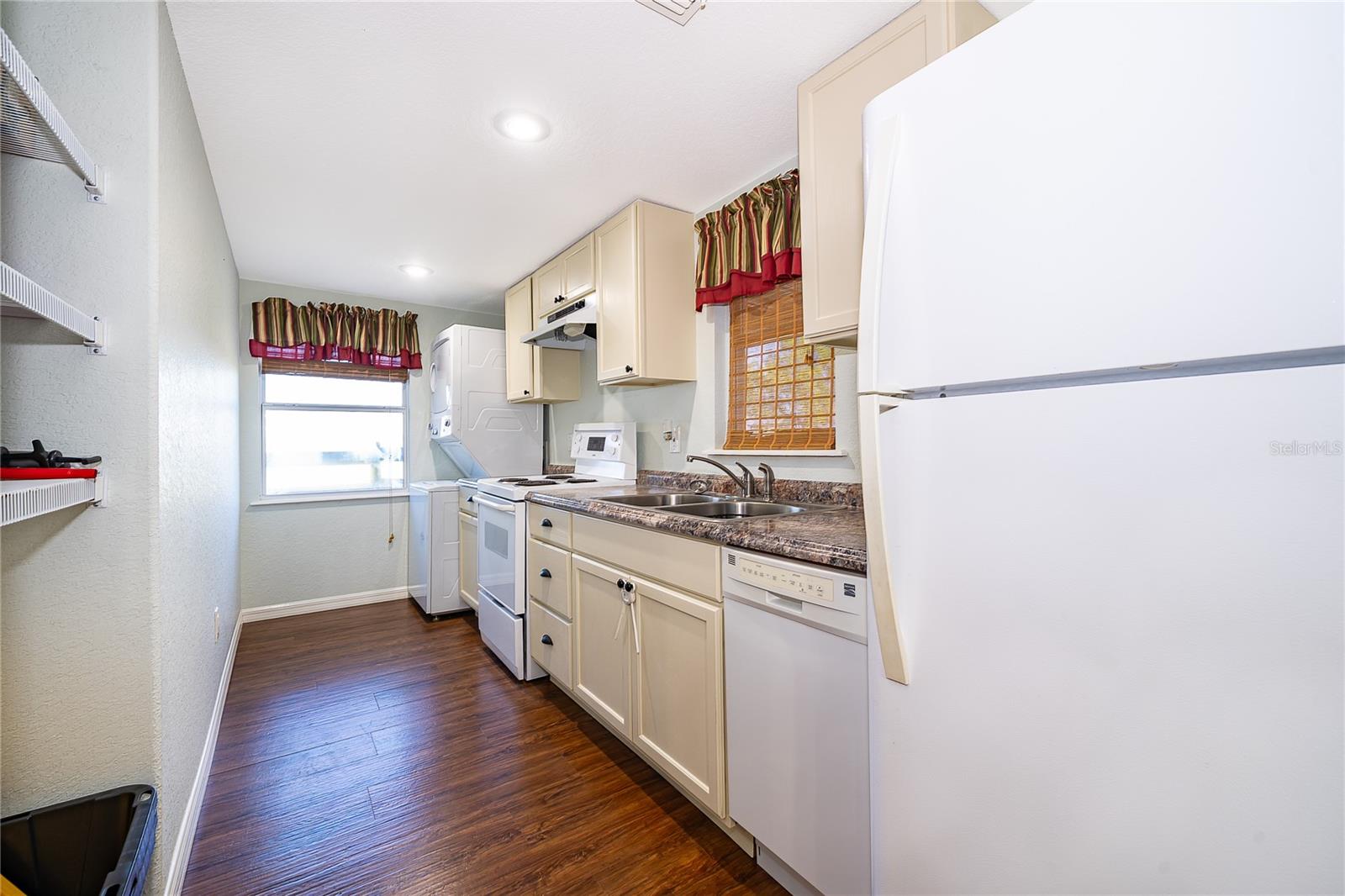 MAMMOTH GROVE - Residential