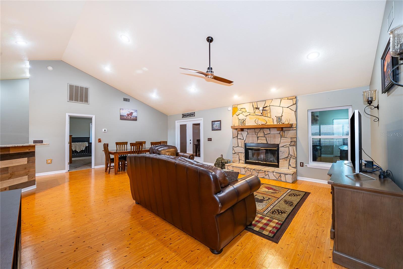 MAMMOTH GROVE - Residential