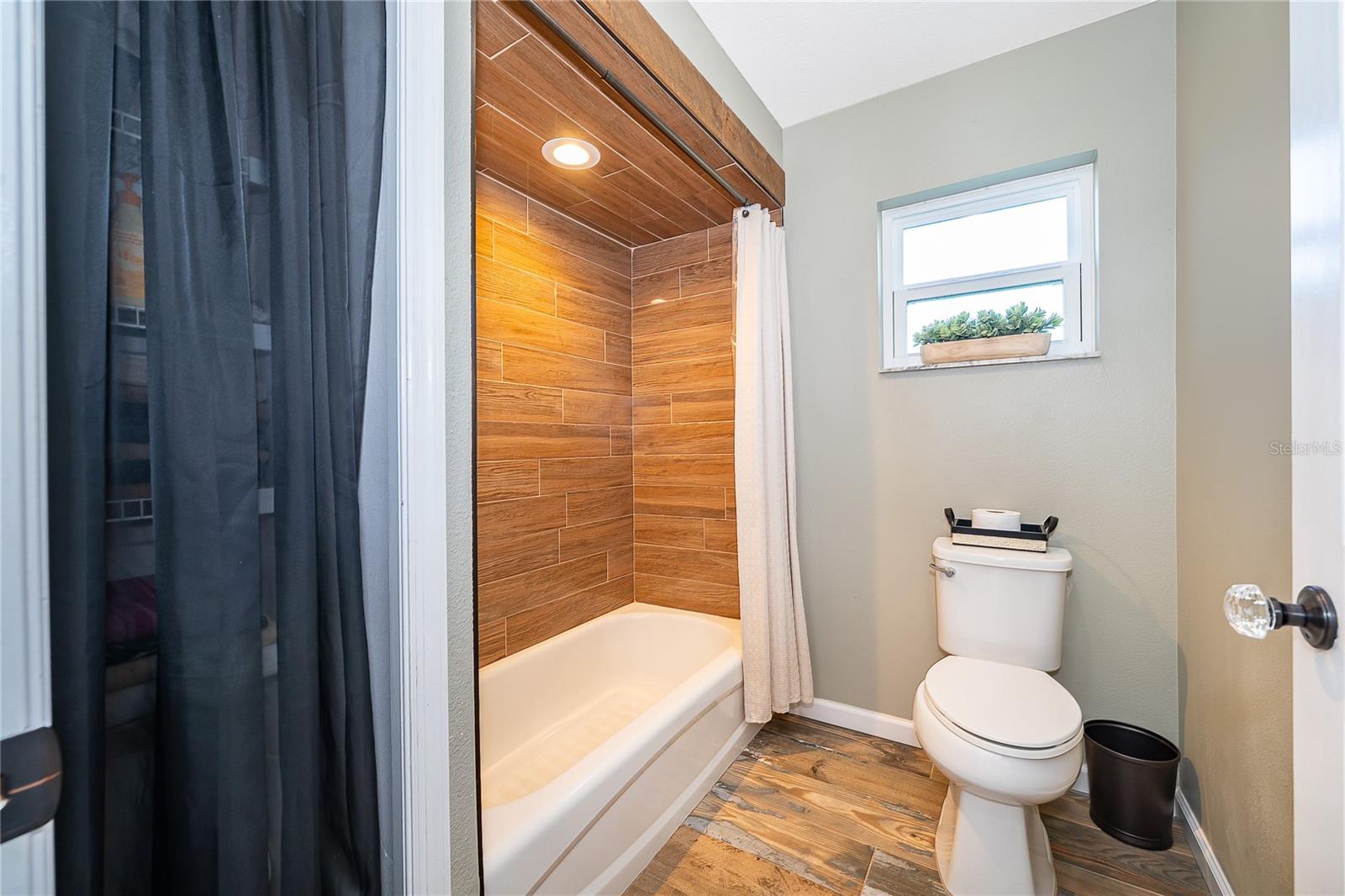 MAMMOTH GROVE - Residential