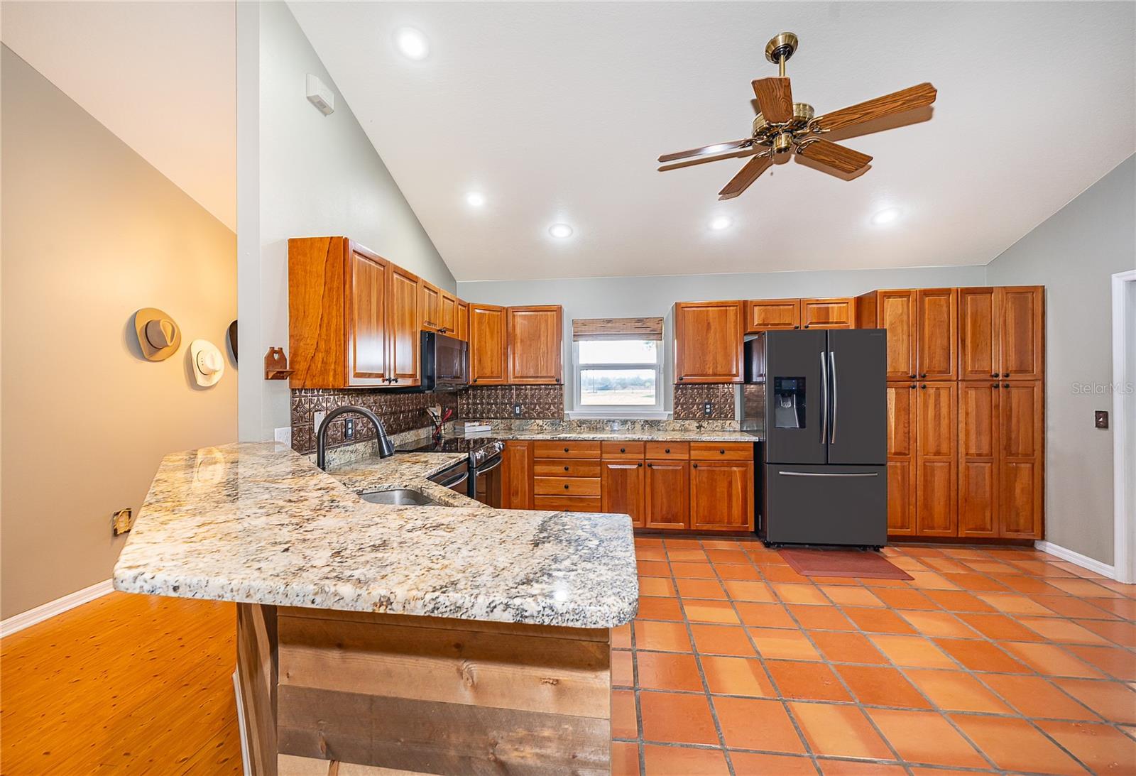 MAMMOTH GROVE - Residential