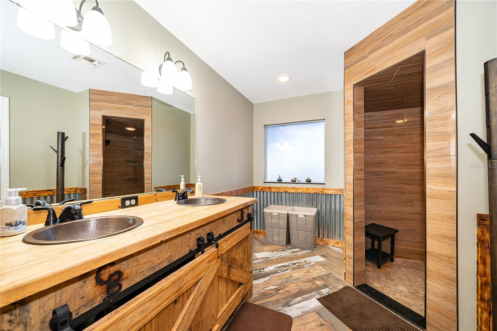 MAMMOTH GROVE - Residential