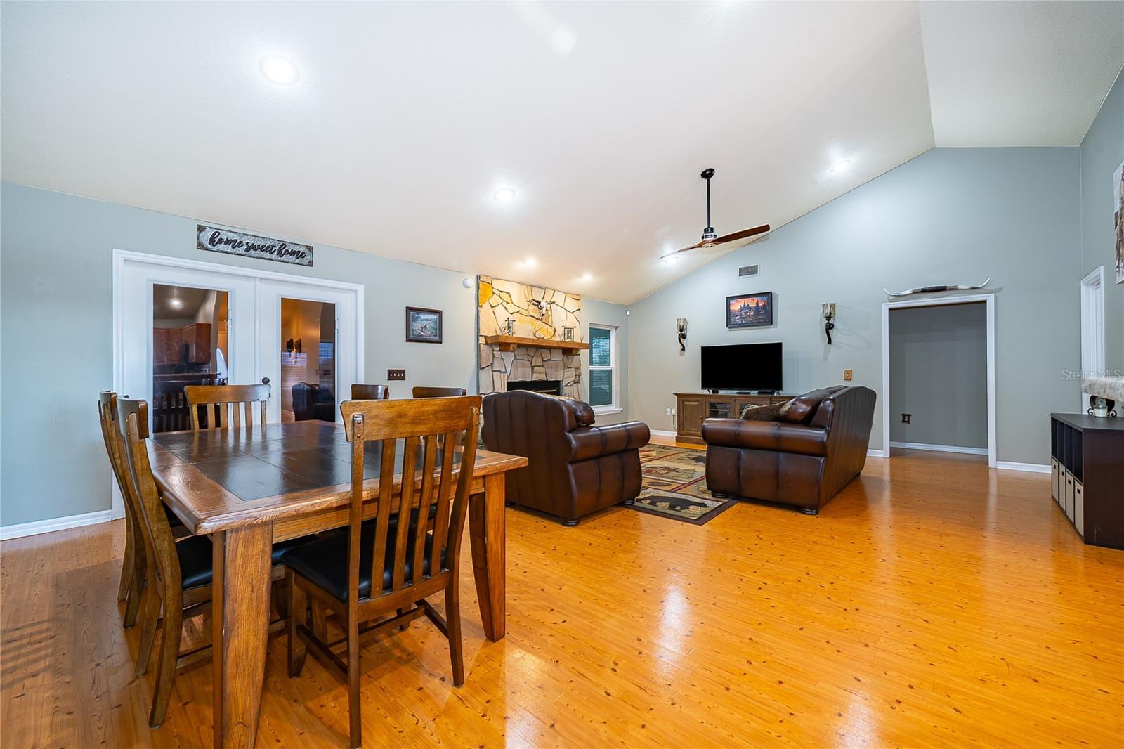 MAMMOTH GROVE - Residential