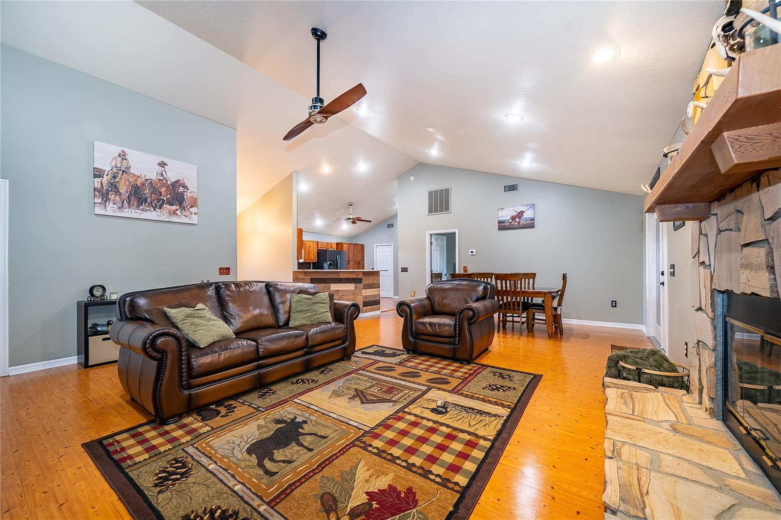 MAMMOTH GROVE - Residential