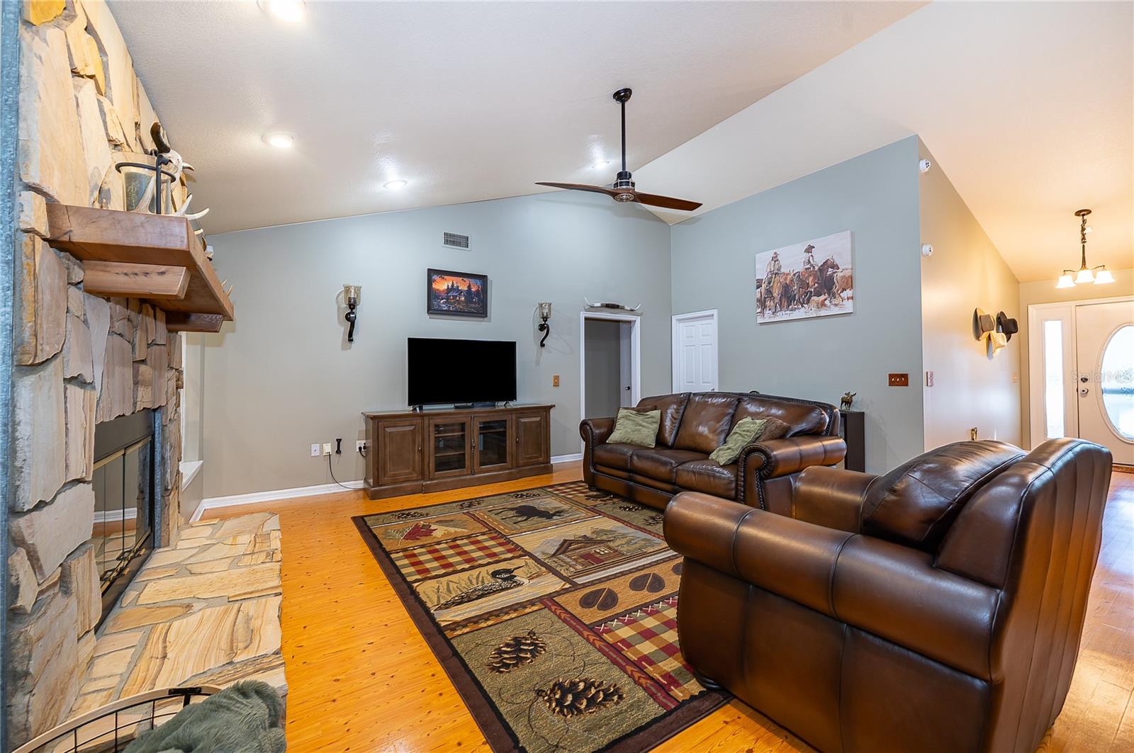 MAMMOTH GROVE - Residential