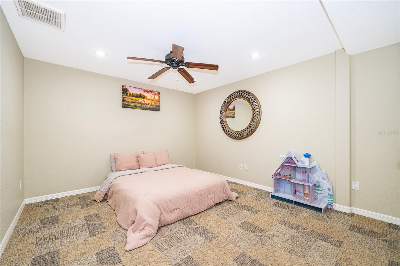 MAMMOTH GROVE - Residential