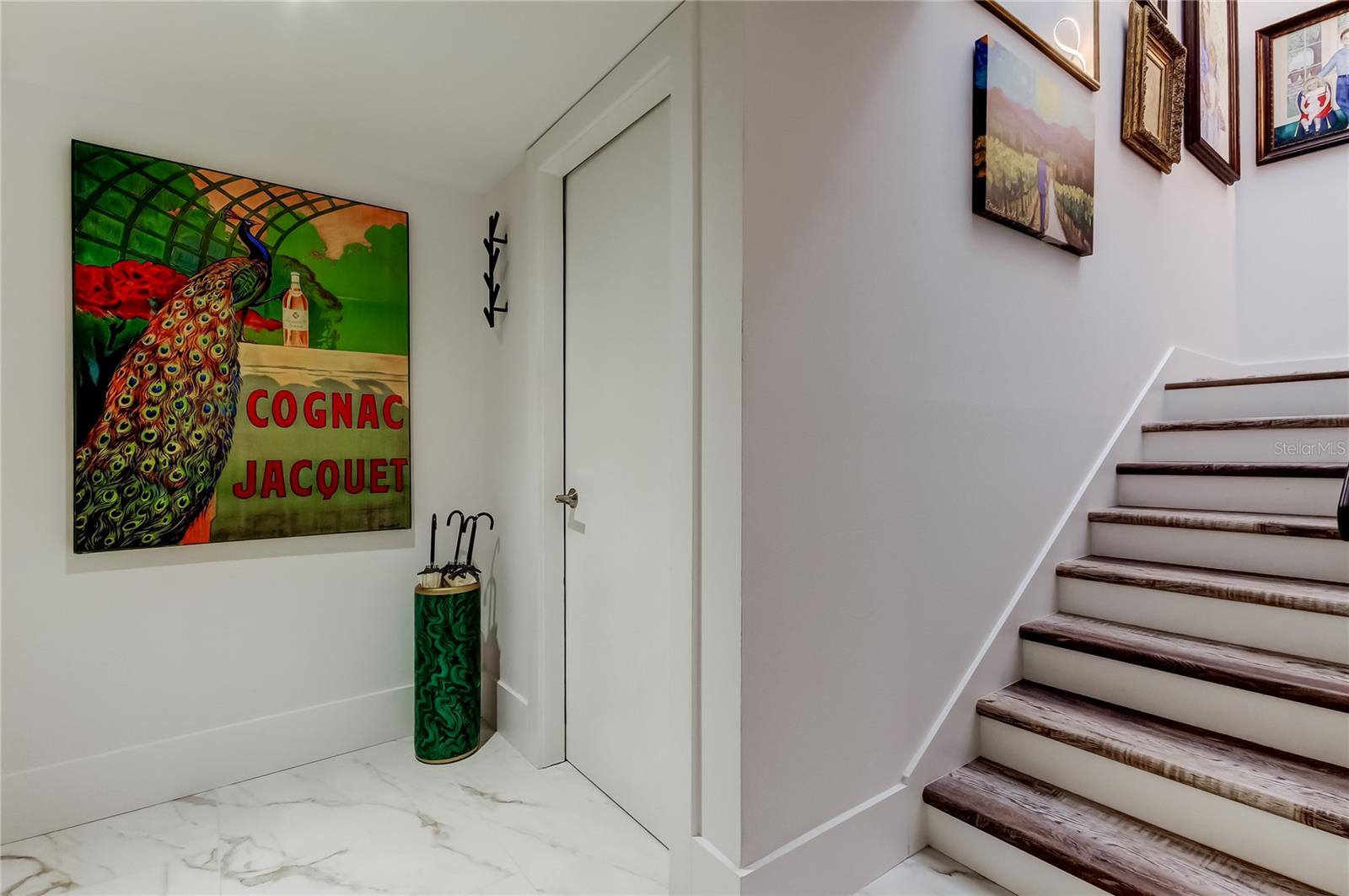 FAREHAM SQUARE CONDO - Residential