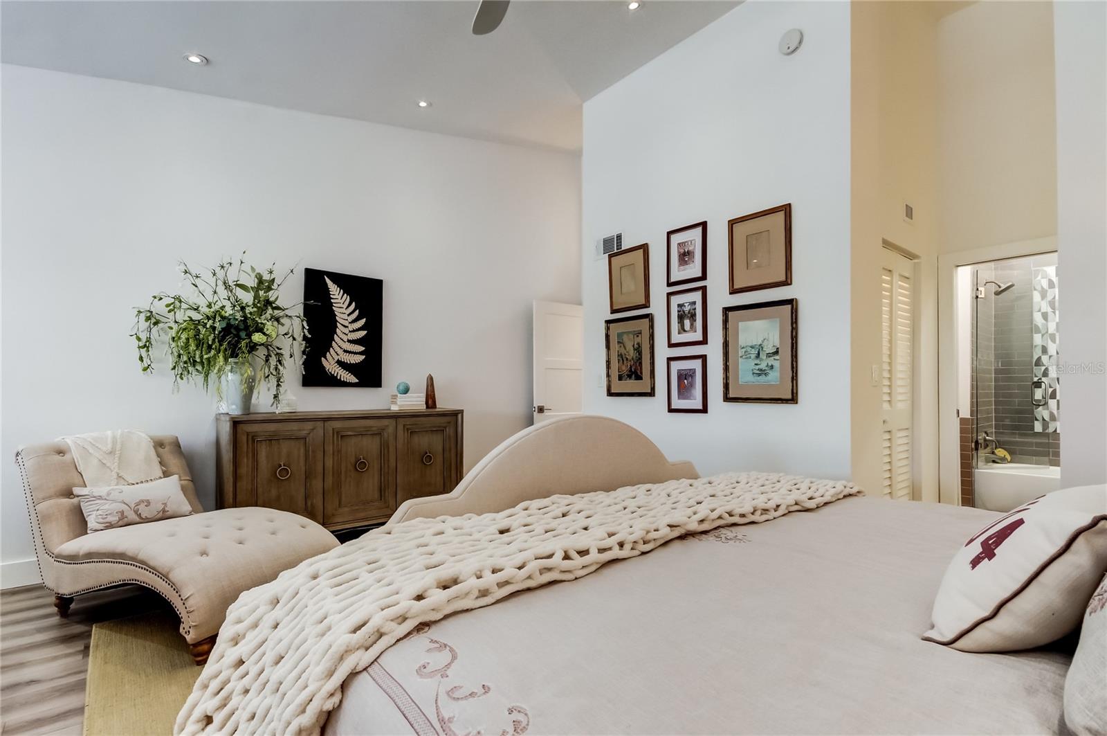 FAREHAM SQUARE CONDO - Residential