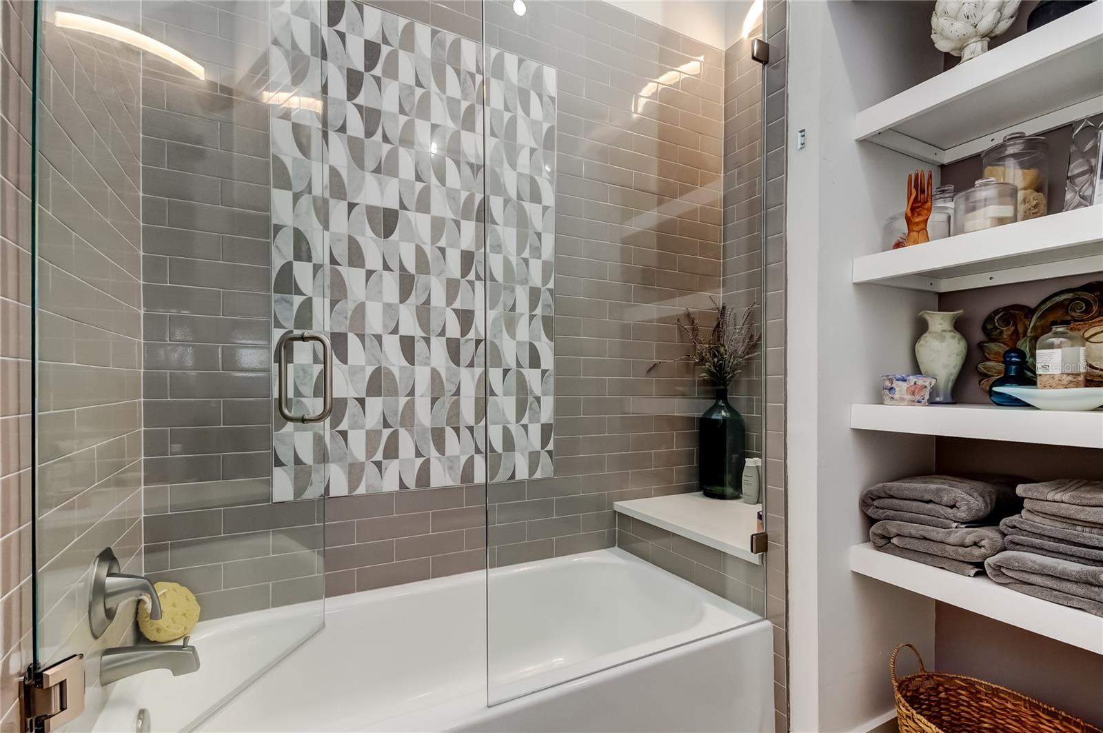 FAREHAM SQUARE CONDO - Residential