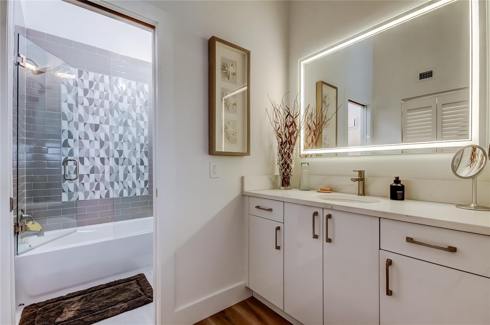 FAREHAM SQUARE CONDO - Residential