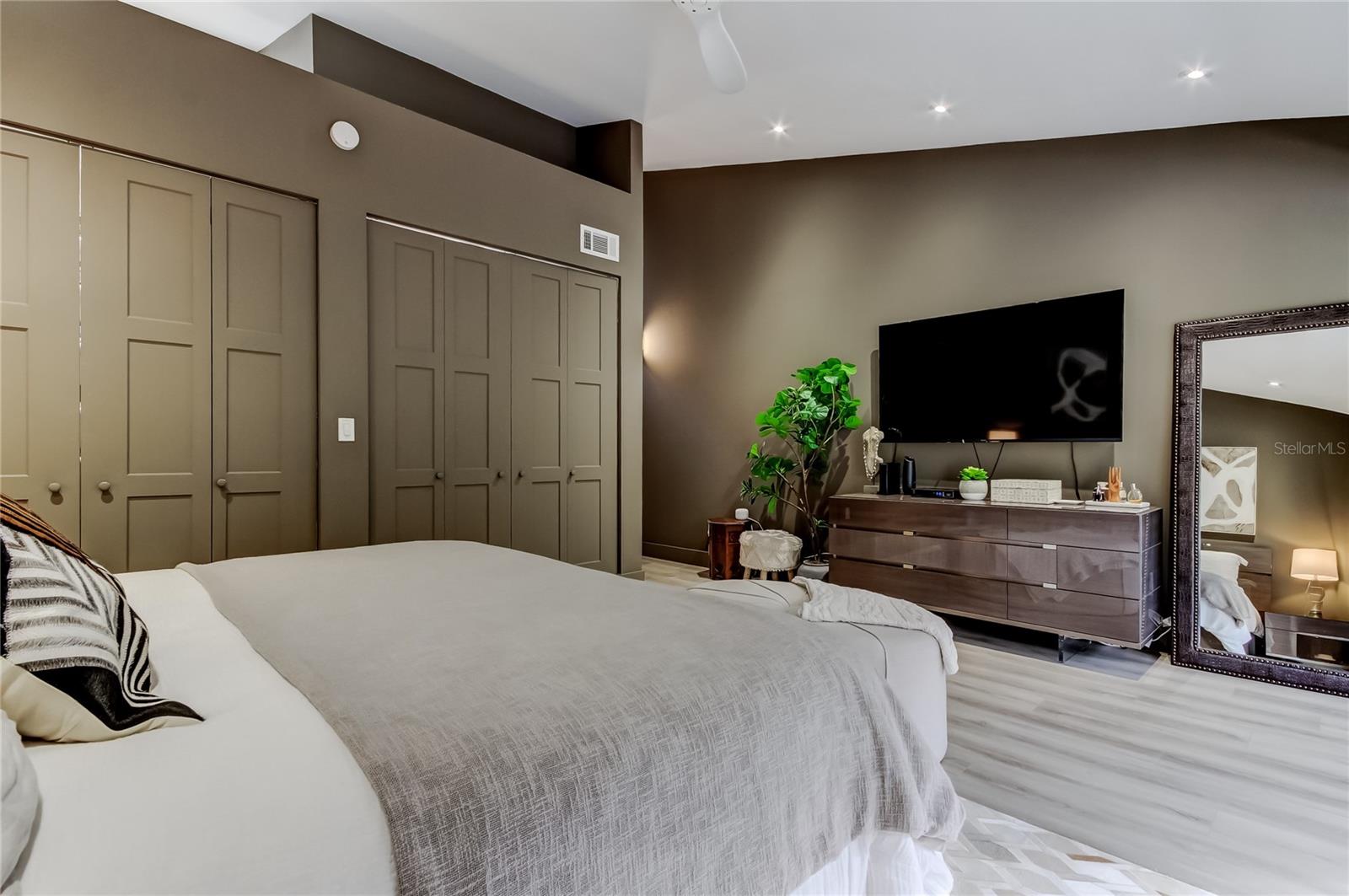 FAREHAM SQUARE CONDO - Residential