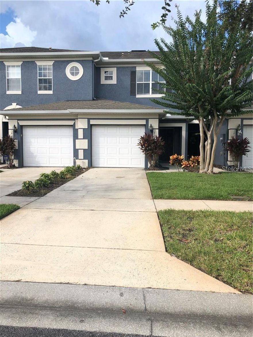 Spacious 2-bedroom townhouse with two and a half bathrooms and lake views, just 10 minutes from UCF.  Garage for one car and other in the driway.  Community amenities include a swimming pool, gym, playground, and gated entry.  Conveniently located near supermarkets and shopping centers.