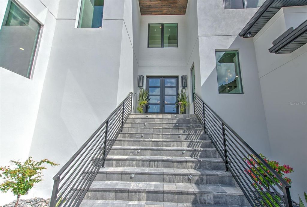 Photo of 4815 W Sunset Boulevard, Tampa, FL 33629 (MLS # TB8456819)