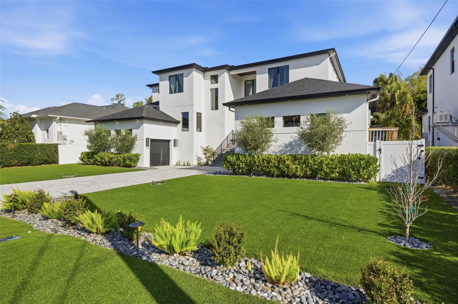 4815 W SUNSET BOULEVARD