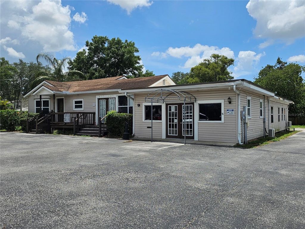 Photo of 504 S Kings Avenue, Brandon, FL 33511 (MLS # T3536310)