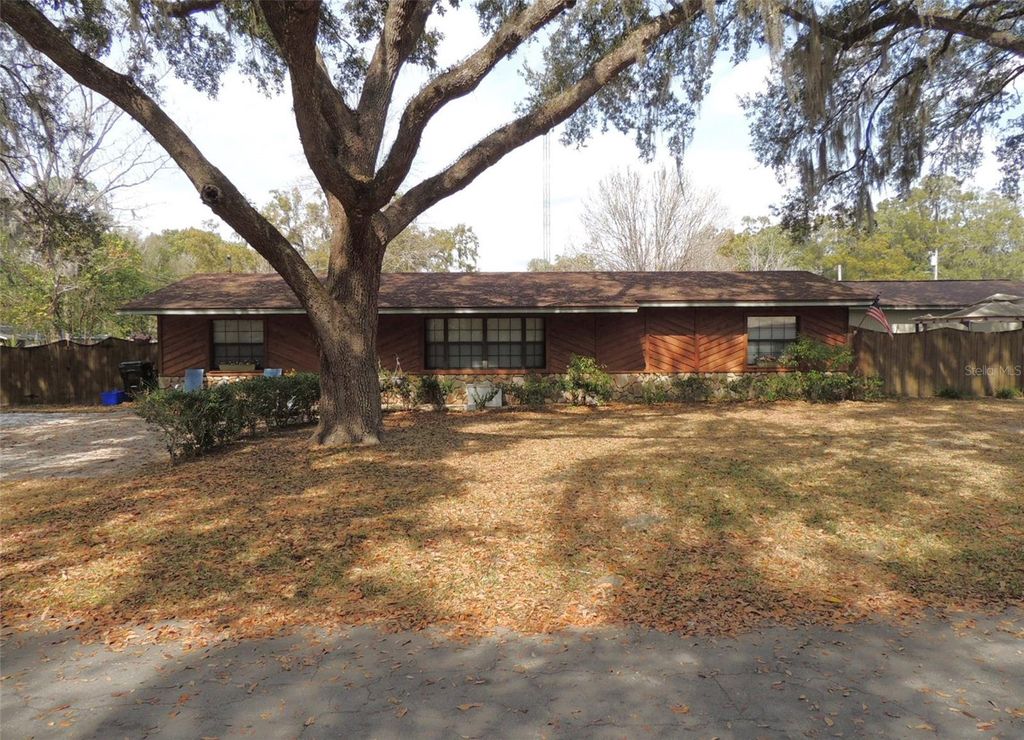 Photo of 312 NE 2nd Avenue, Williston, FL 32696 (MLS # OM719123)