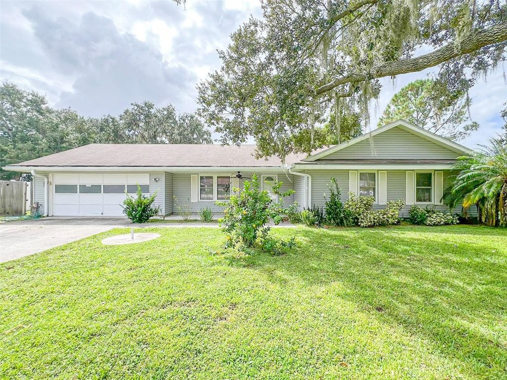 Photo of 2926 Forestgreen Drive S, Lakeland, FL 33811 (MLS # B4902071)