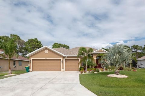 A home in PORT CHARLOTTE