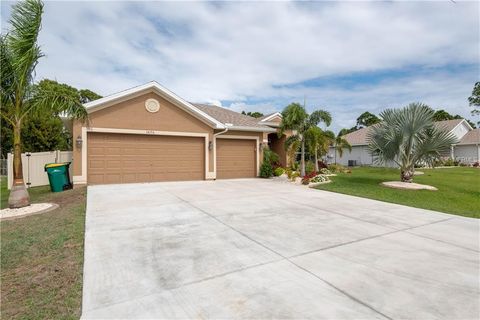 A home in PORT CHARLOTTE