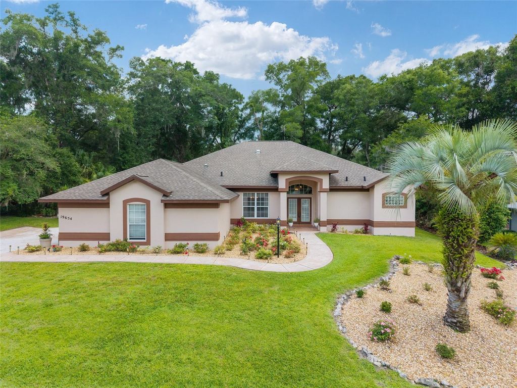 Photo of 19654 SW 88th Loop, Dunnellon, FL 34432 (MLS # OM726572)