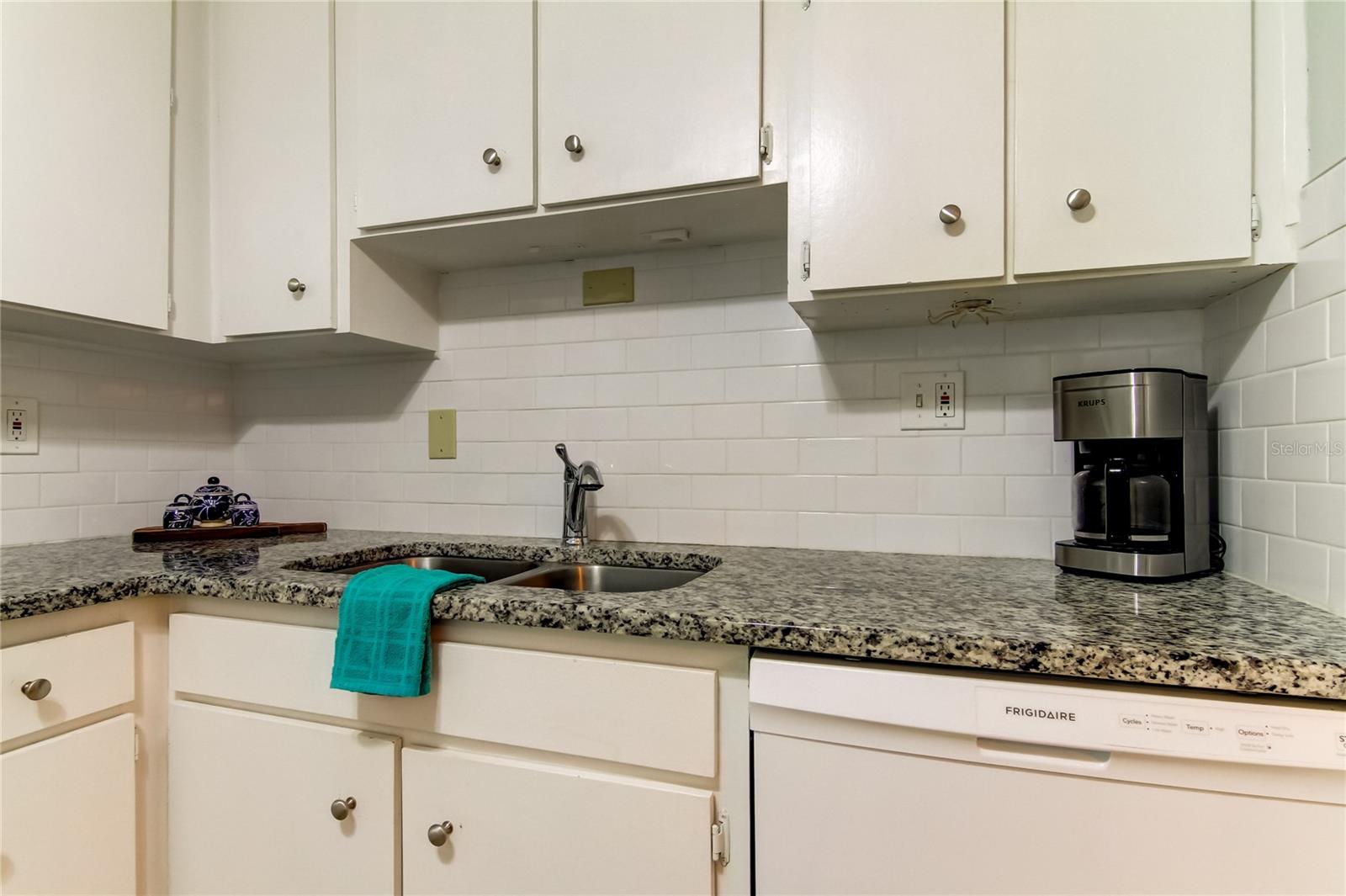 MEDITERRANEAN MANORS - Residential