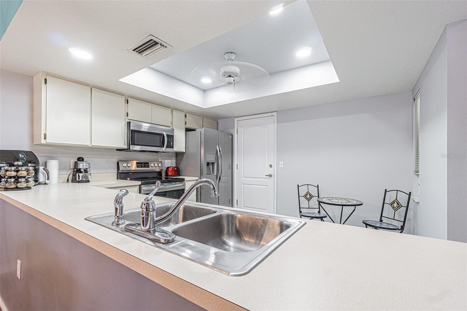 6431 LAURELWOOD DRIVE