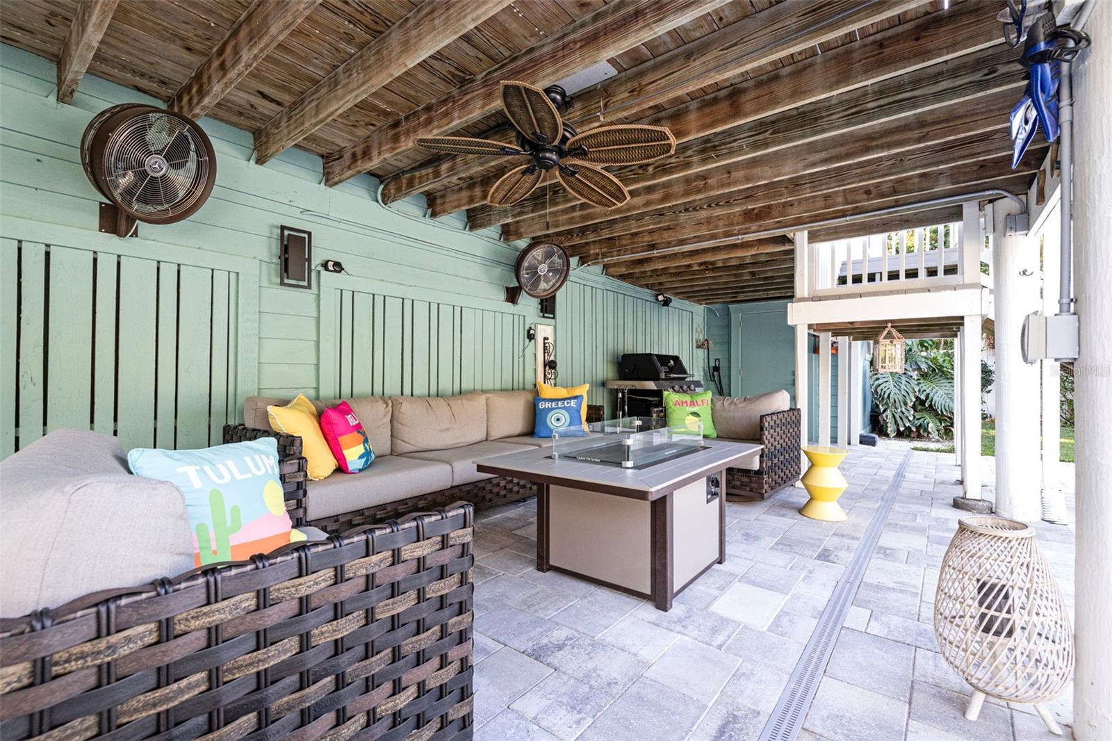 TIERRA VERDE - Residential