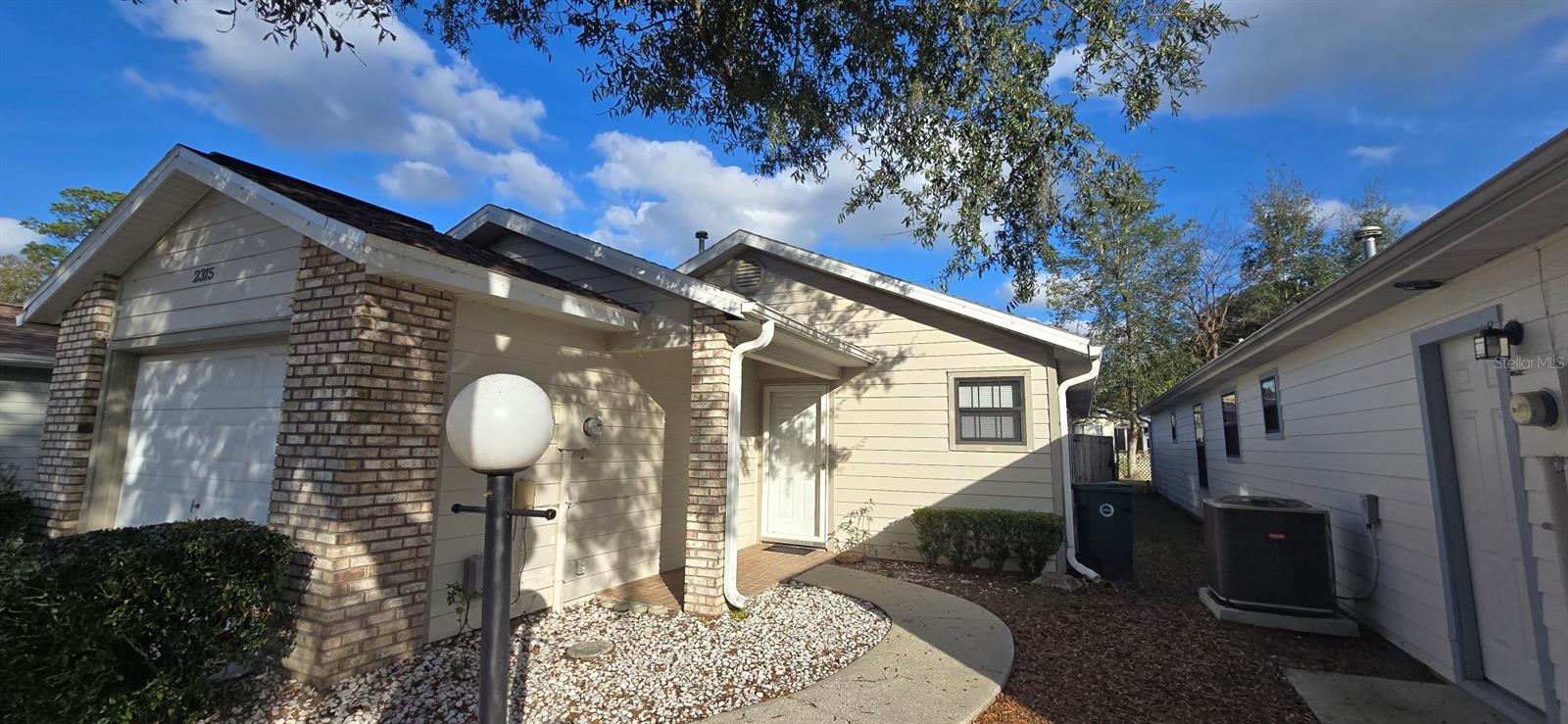 WELLINGTON STATION - Residential Lease