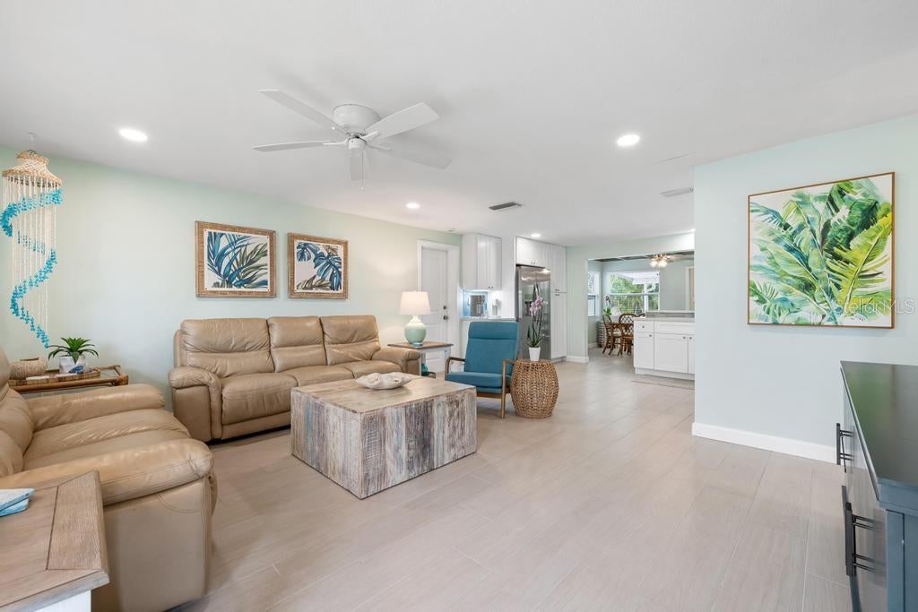 406 BAY PALMS DRIVE