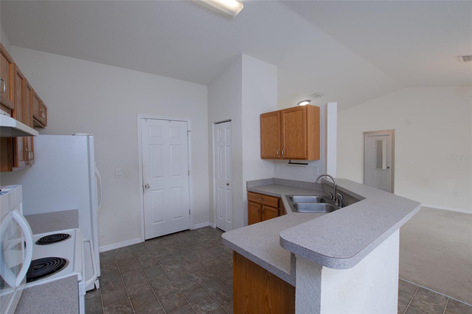 RAINBOW PARK UN 03 - Residential Lease