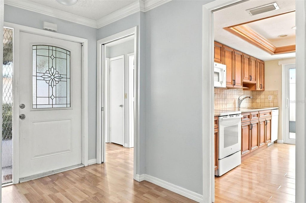 Photo of 6272 Green View Cir #114, Sarasota, FL 34231 (MLS # A4709636)