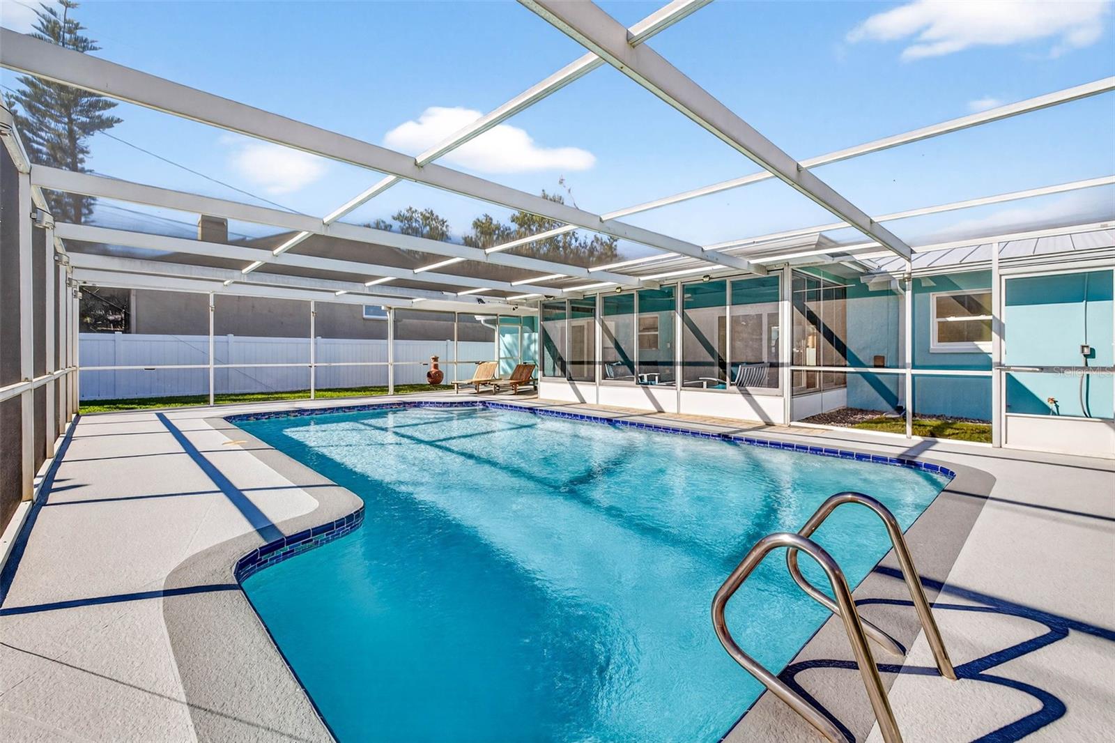 MAXIMO MOORINGS - Residential