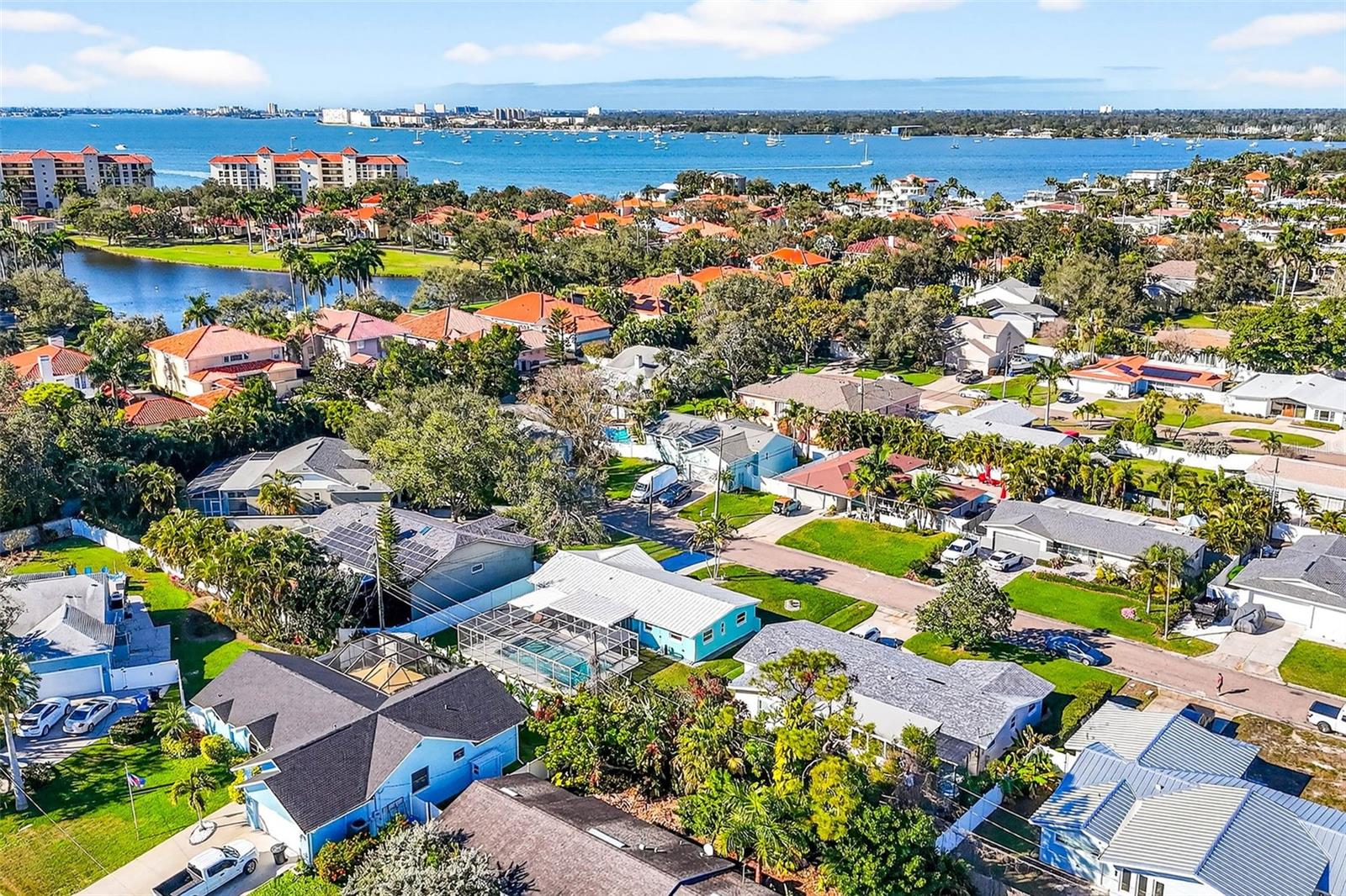 MAXIMO MOORINGS - Residential