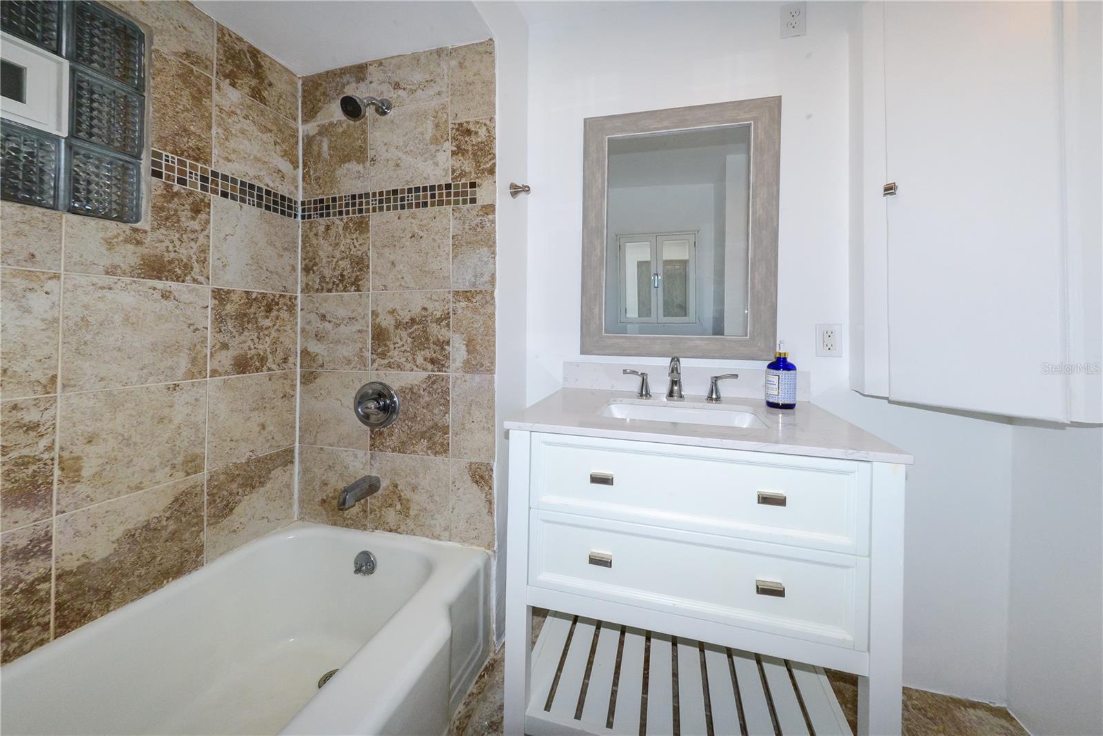 HENDRY ESTATES - Residential