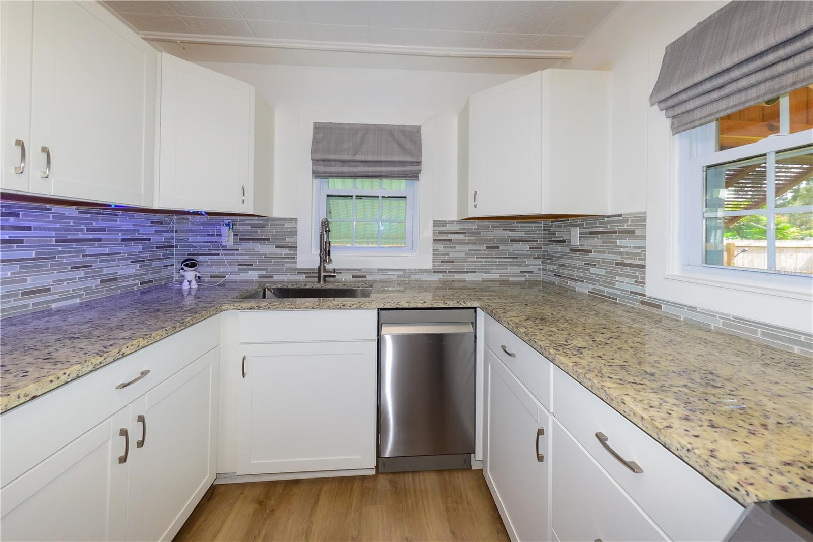 HENDRY ESTATES - Residential