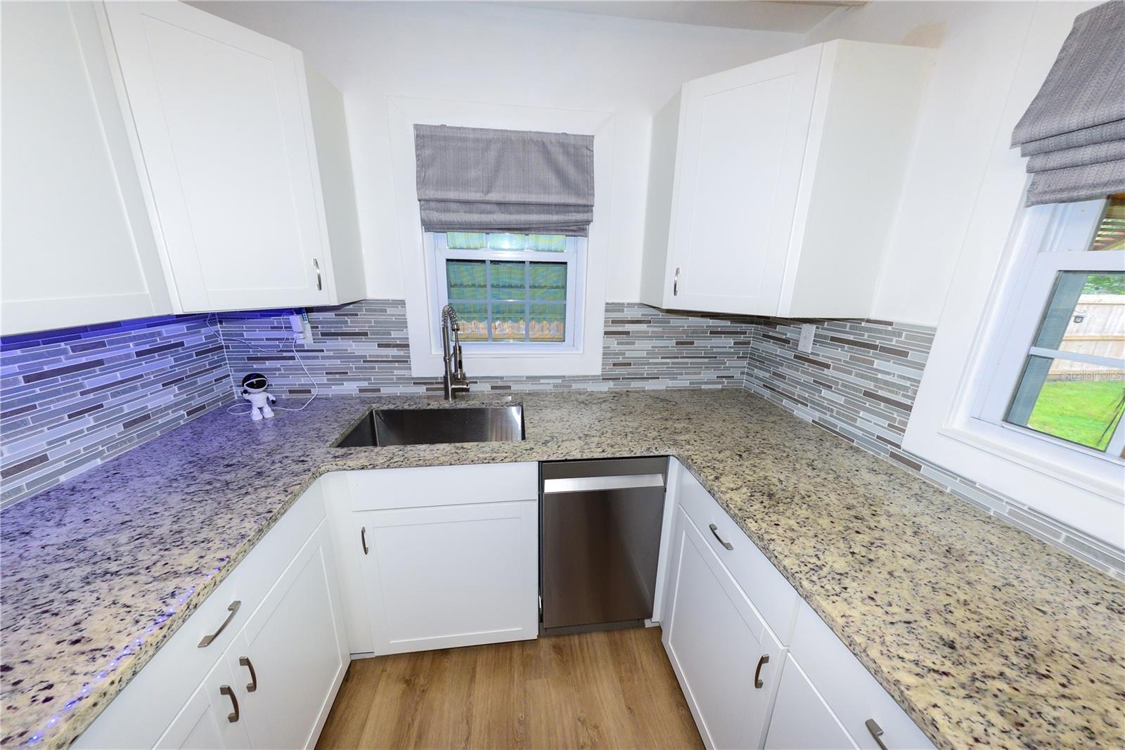 HENDRY ESTATES - Residential