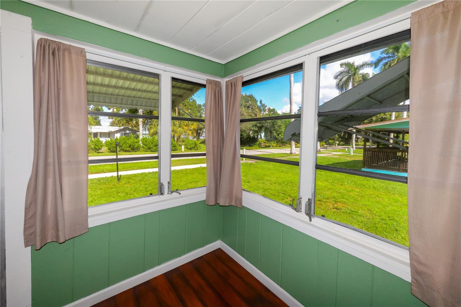 HENDRY ESTATES - Residential