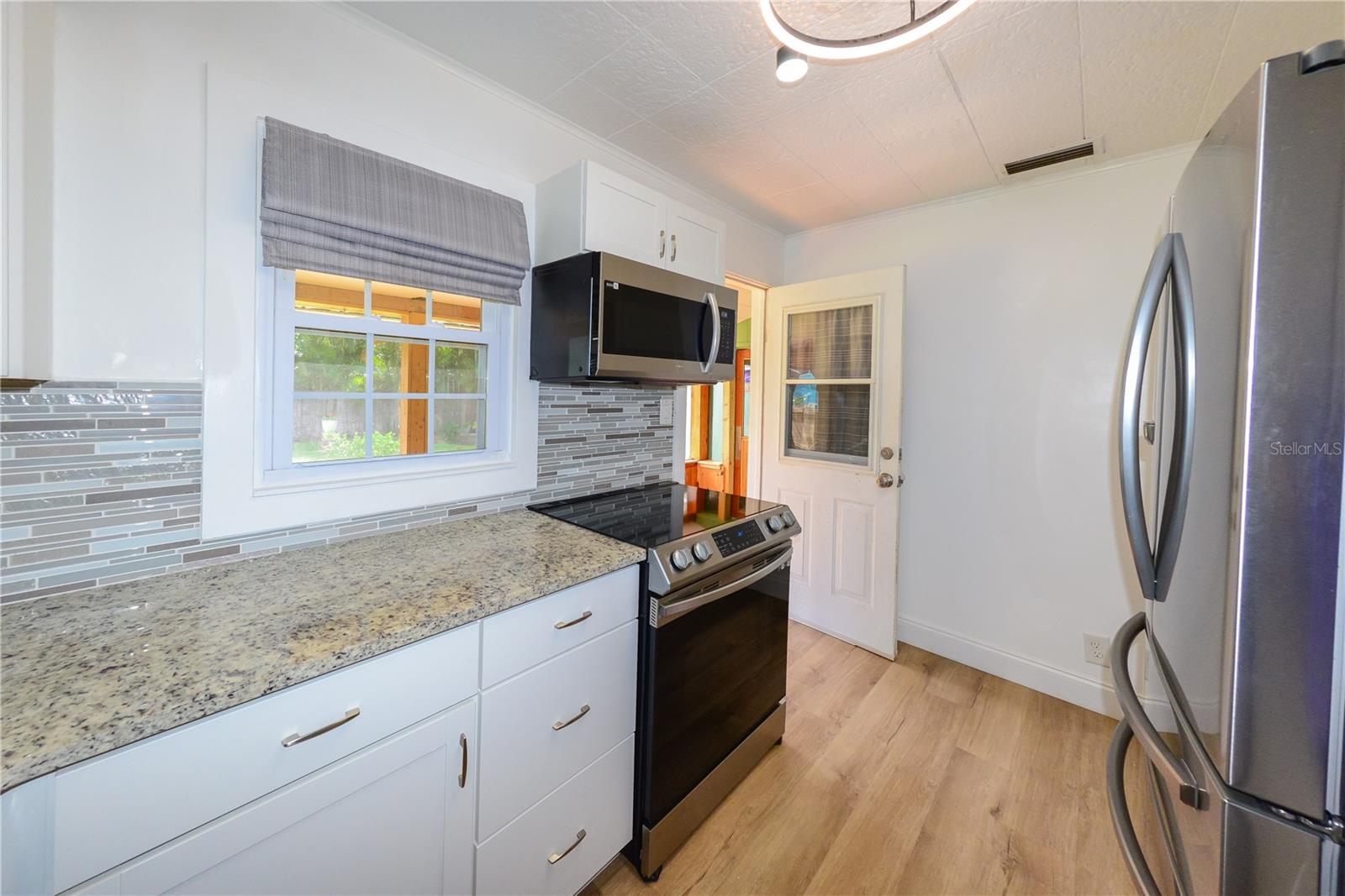 HENDRY ESTATES - Residential