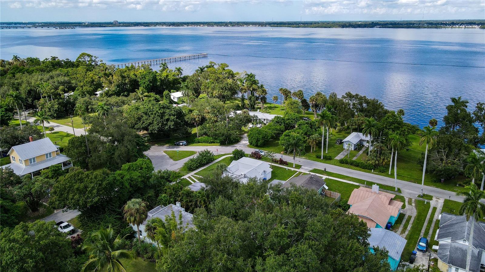 HENDRY ESTATES - Residential