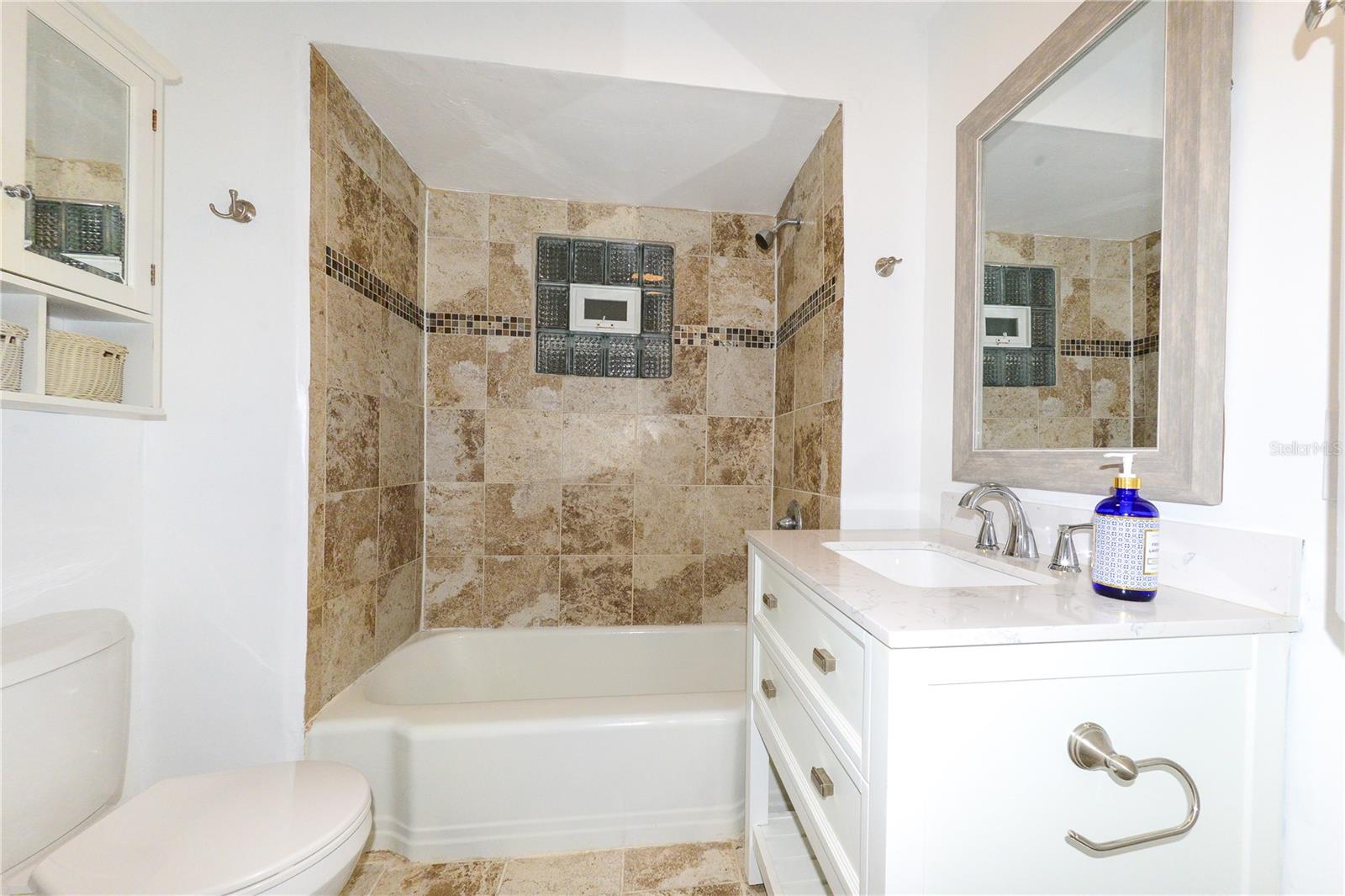 HENDRY ESTATES - Residential