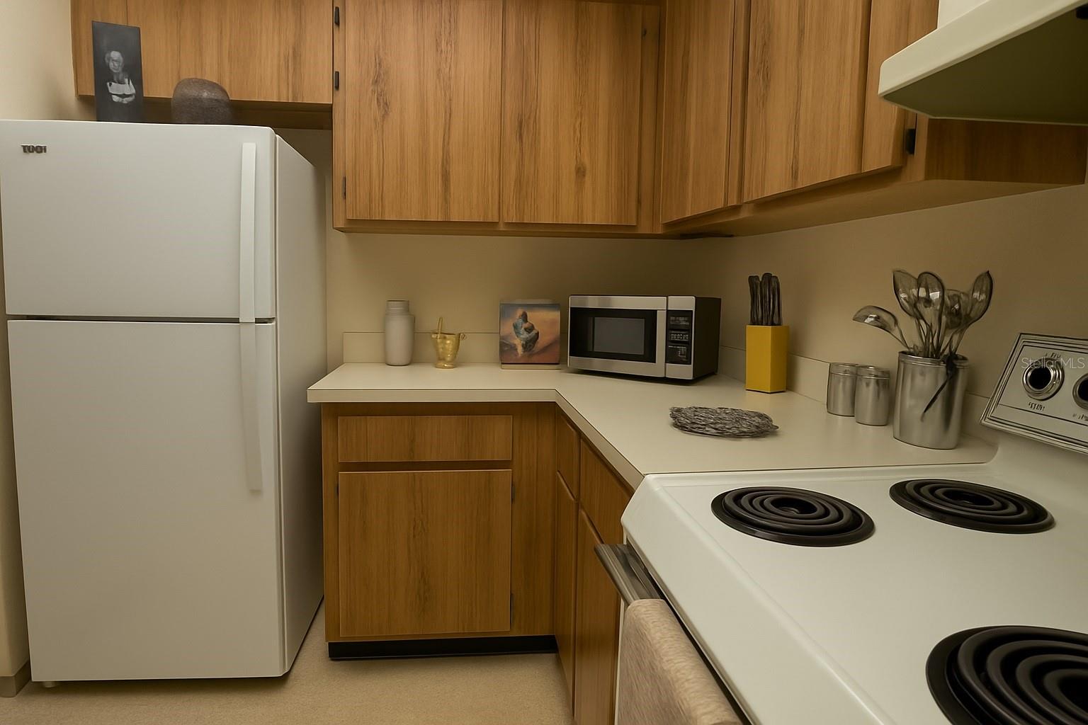 LAKESIDE CONDO APTS - Residential