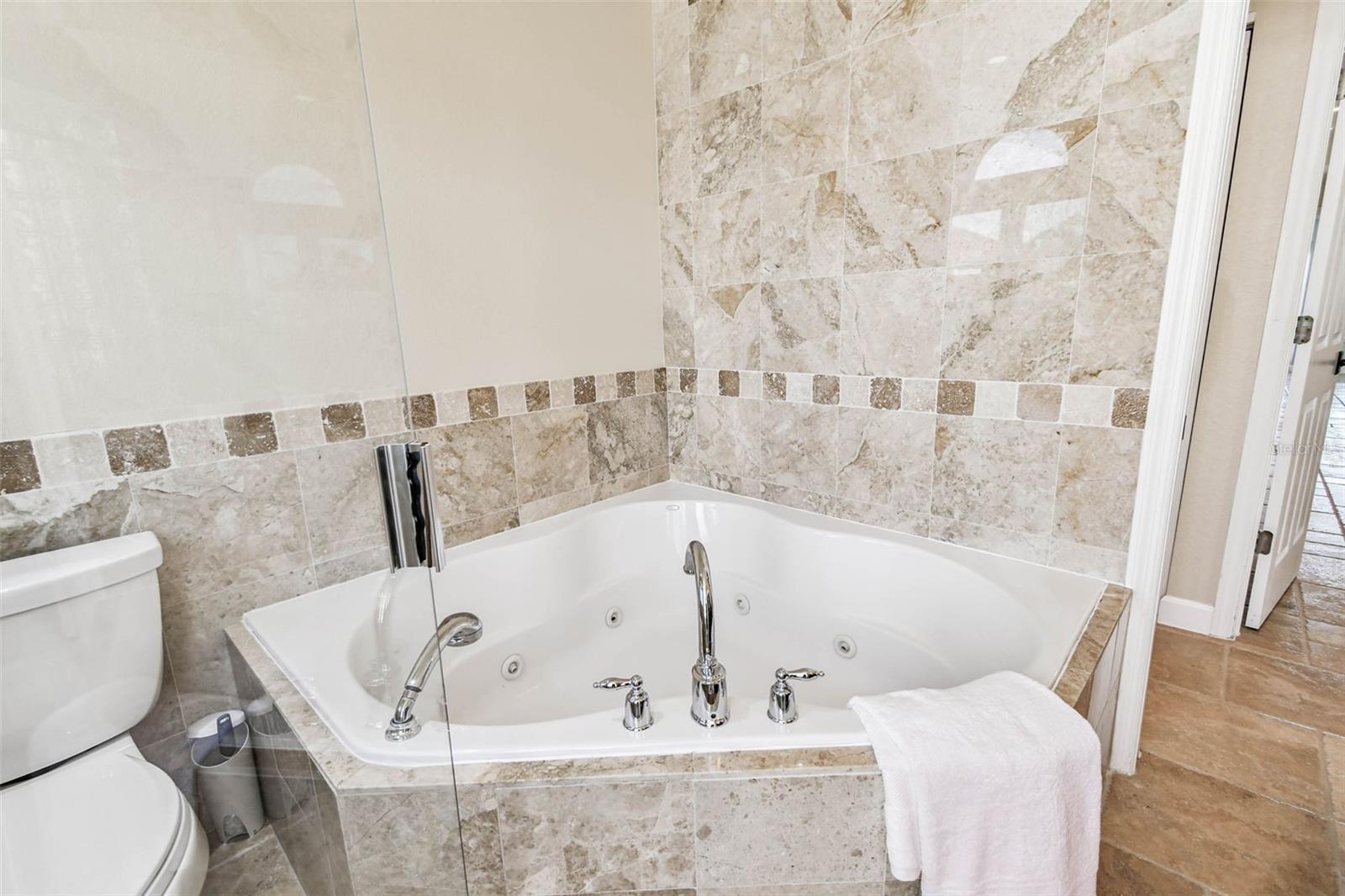 COLONIAL CORP REP - Residential