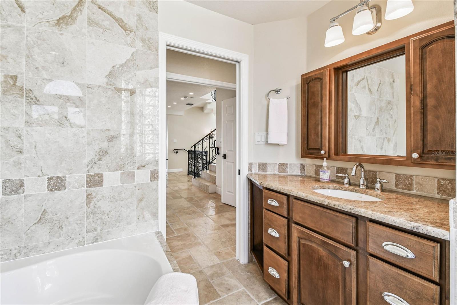 COLONIAL CORP REP - Residential