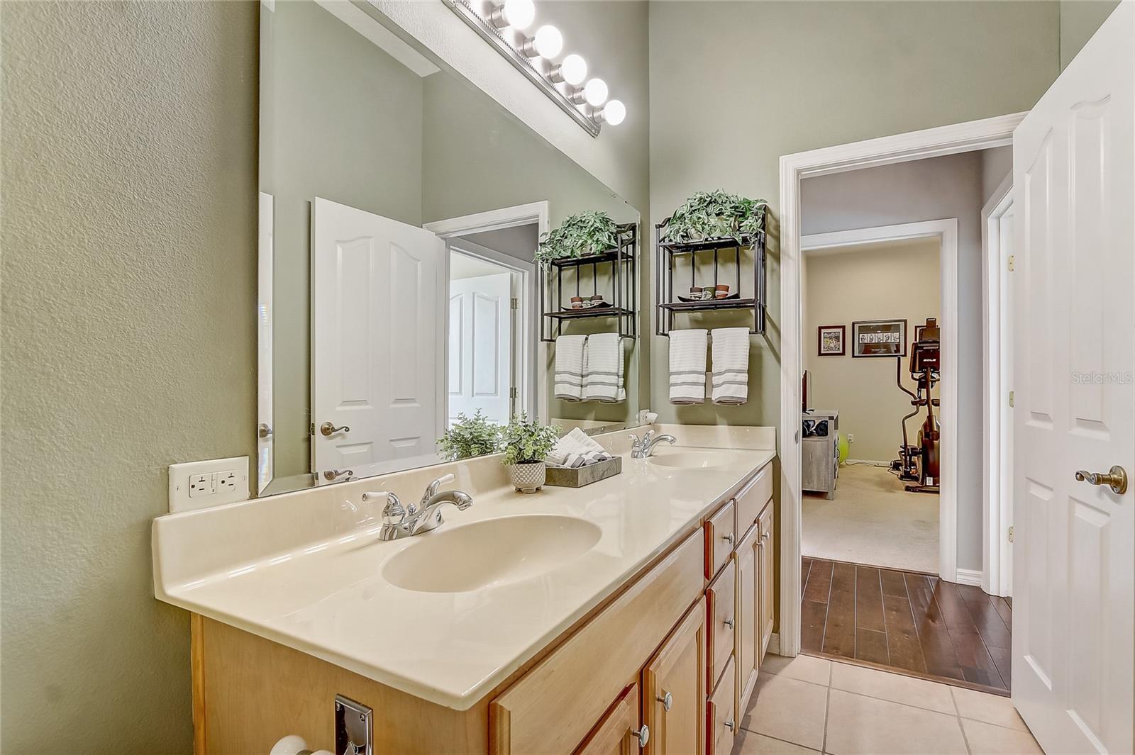 LAKESIDE PLACE ANNEX - Residential