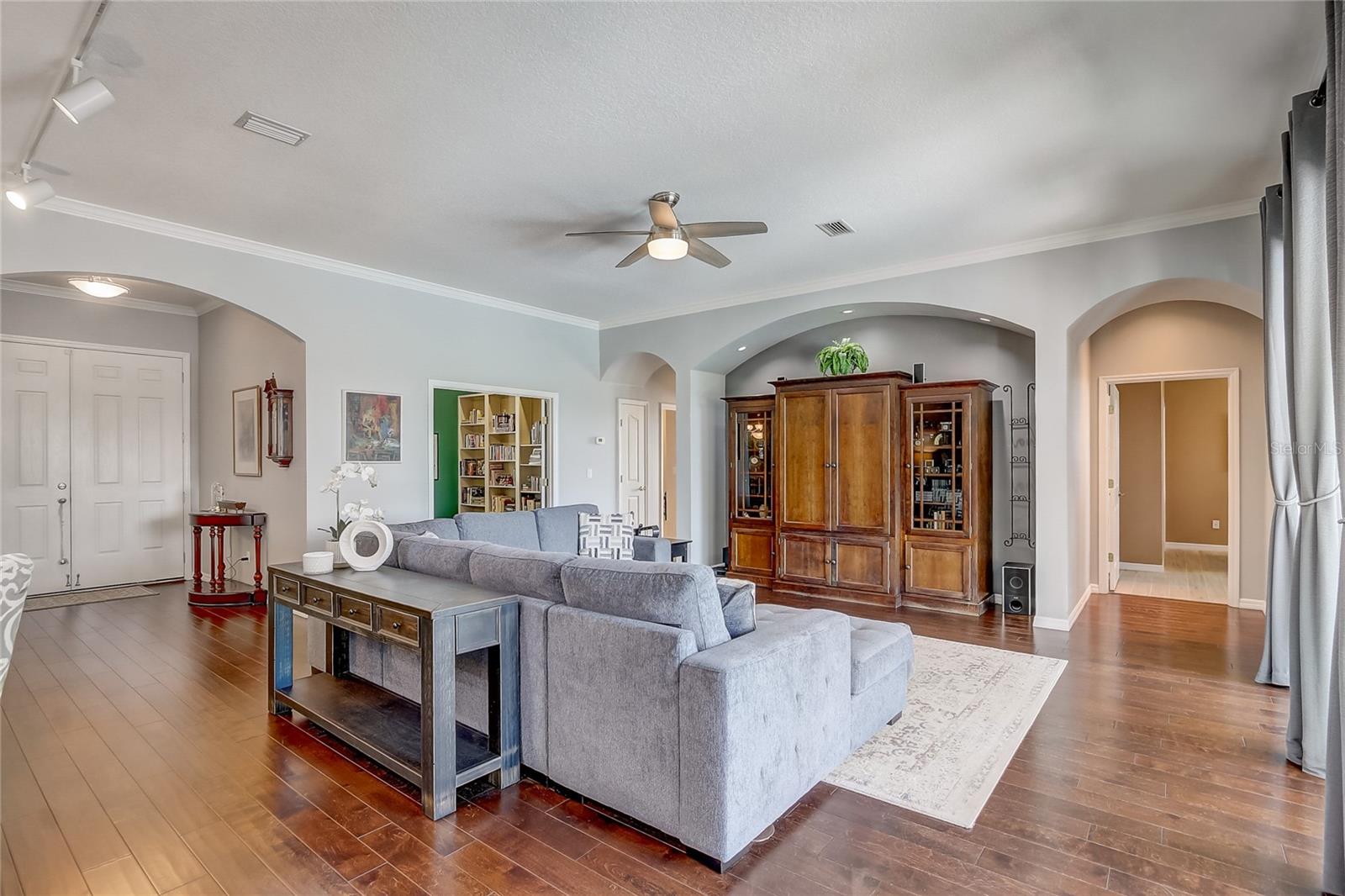 LAKESIDE PLACE ANNEX - Residential