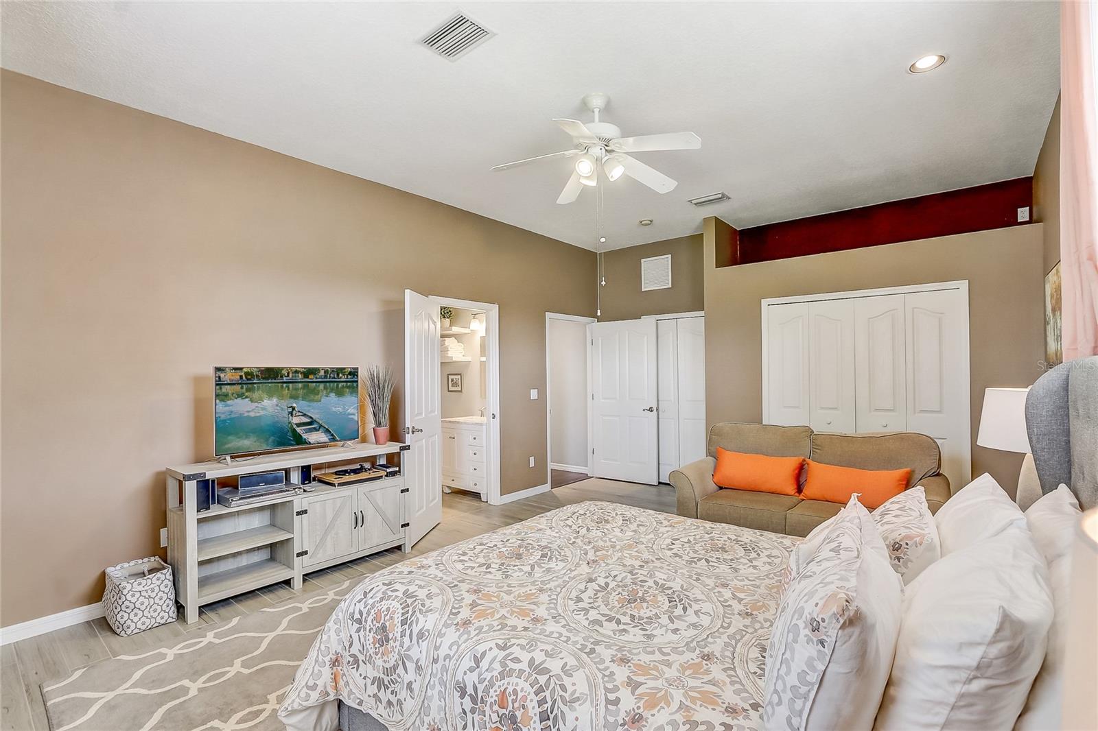 LAKESIDE PLACE ANNEX - Residential