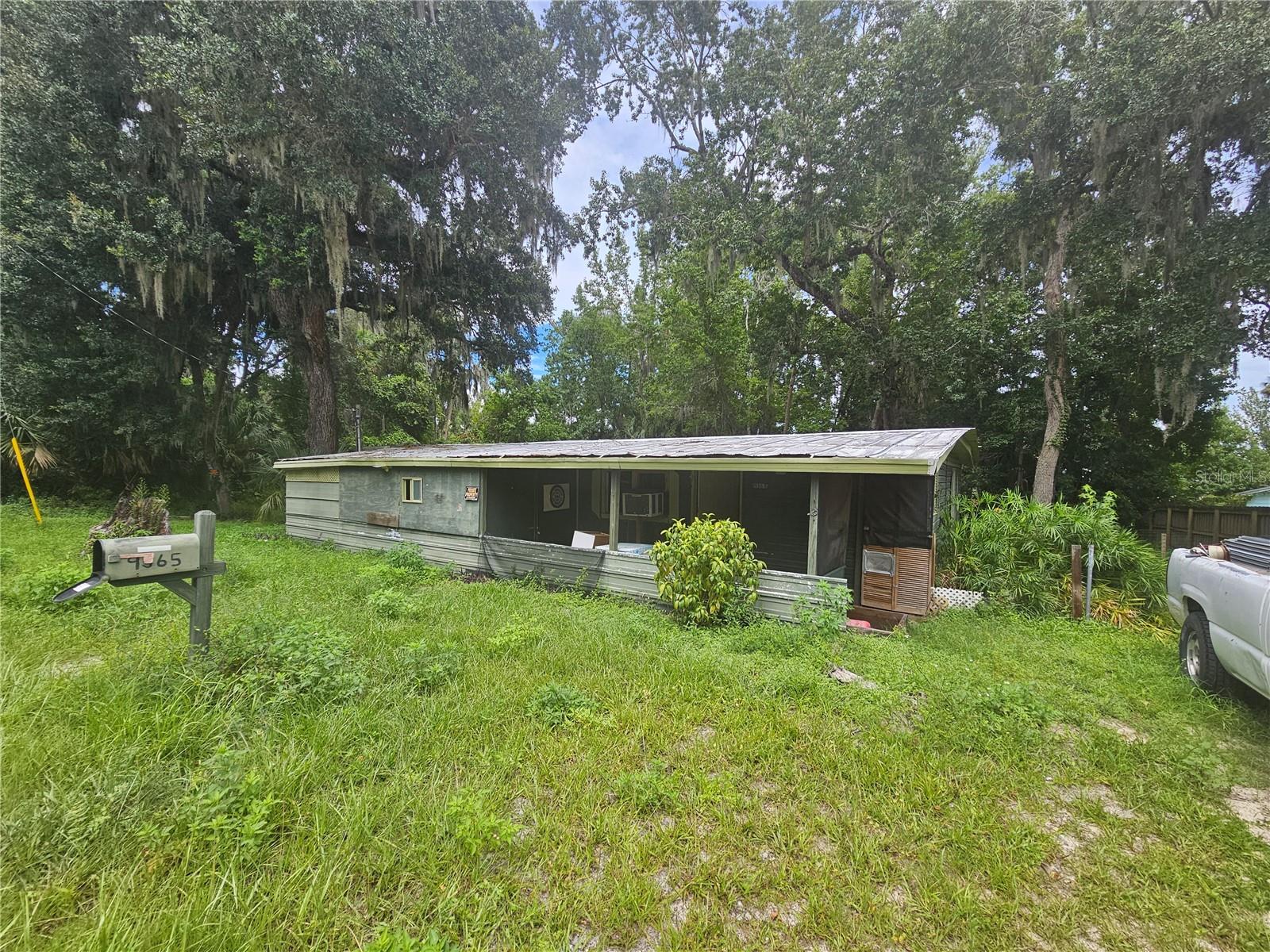 Nestled in the peaceful community of Ponderosa Club near Lake George in Salt Springs, FL, this mobile home presents a fantastic opportunity for those with a vision for renovation! This 2-bedroom, 1-bath home is ready for a complete overhaul, offering a blank canvas to create your dream retreat. Located in a prime spot with access to two private boat ramps, you’ll enjoy all the outdoor activities Salt Springs is known for, including boating, fishing, and water sports.