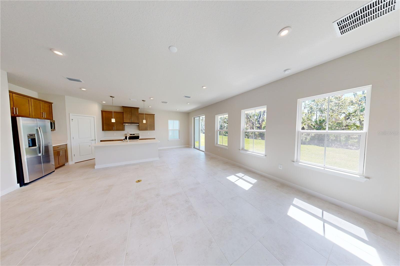 10123 ZENNIA LANE