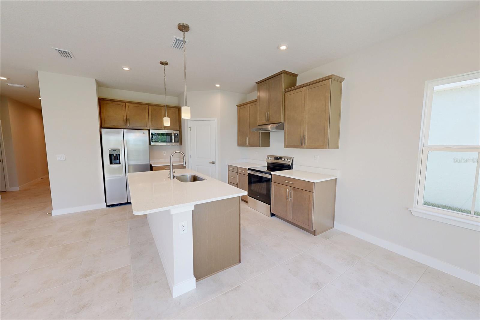 10123 ZENNIA LANE
