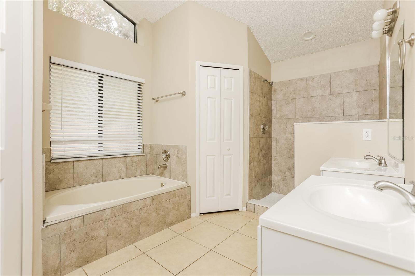 HOLLOWBROOK WEST PH 4 - Residential Lease